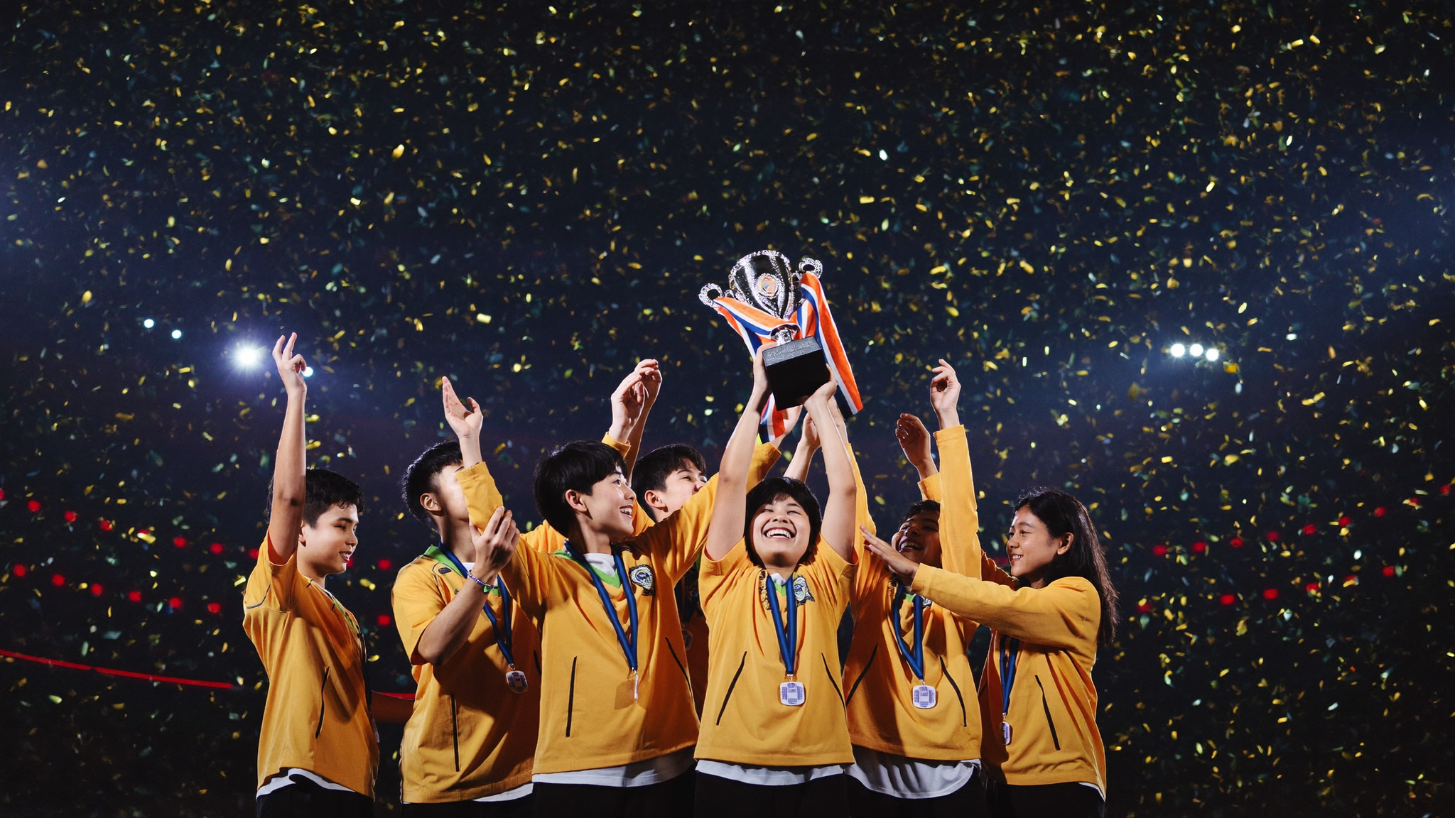 ทีมเยาวชนไทยฉลองชัยชนะบนเวที MakeX